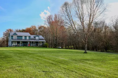 562 Stump Hollow Rd SE, Lancaster, OH 43130