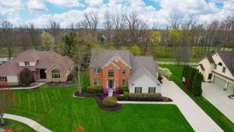 5731 Heritage Lakes Dr, Hilliard, OH 43026