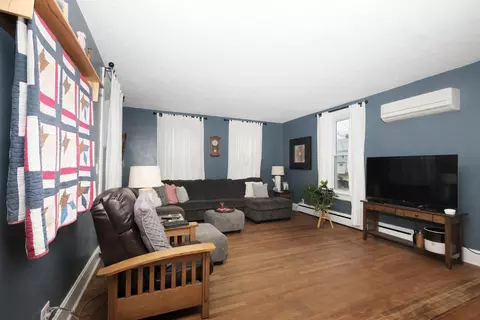 Living - 215 Forest St, Marion, OH 43302 photo 1 of 3