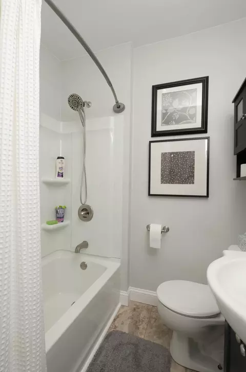 Bath - 215 Forest St, Marion, OH 43302 photo 3 of 5