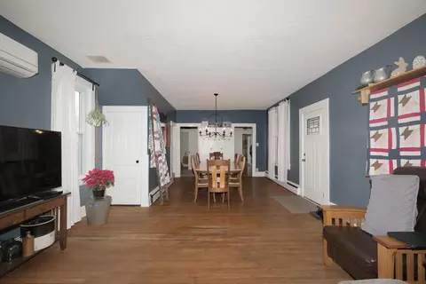 Dining - 215 Forest St, Marion, OH 43302 photo 1 of 3