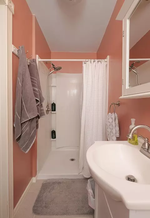 Bath - 215 Forest St, Marion, OH 43302 photo 1 of 5