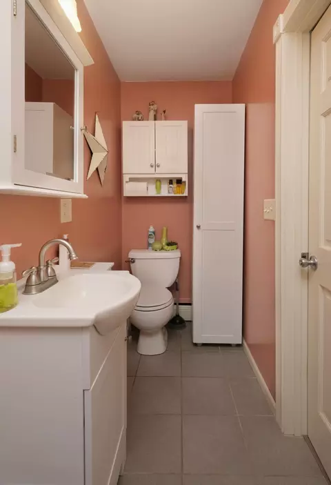 Bath - 215 Forest St, Marion, OH 43302 photo 2 of 5