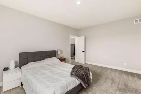 Bedroom - 2064 Troy Rd, Delaware, OH 43015 photo 2 of 7