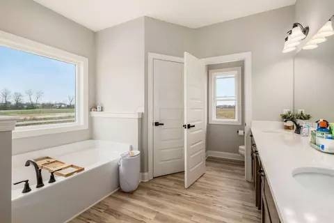 Bath - 2064 Troy Rd, Delaware, OH 43015 photo 1 of 5