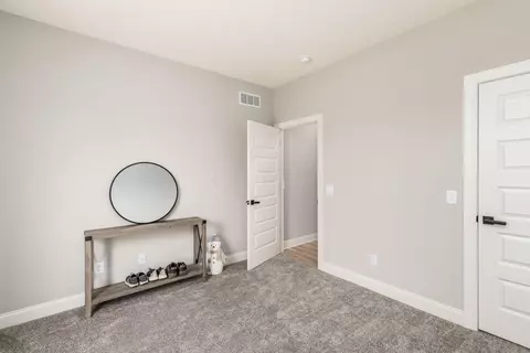 Bedroom - 2064 Troy Rd, Delaware, OH 43015 photo 6 of 7