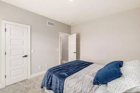 Bedroom - 2064 Troy Rd, Delaware, OH 43015 photo 5 of 7