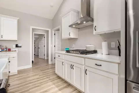 Kitchen - 2064 Troy Rd, Delaware, OH 43015 photo 5 of 6