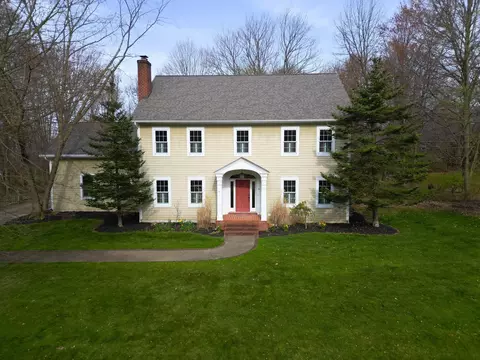 9 Fox Chase Dr, Mount Vernon, OH 43050