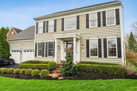 7015 Harlan Sq, New Albany, OH 43054