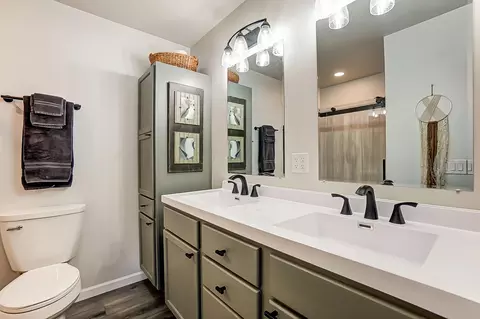 Bath - 3519 Hanson Ct, Springfield, OH 45504 photo 2 of 5