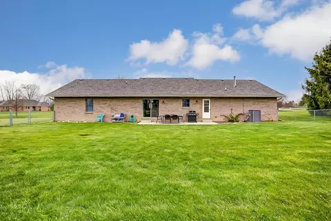 Exterior - 3519 Hanson Ct, Springfield, OH 45504 photo 6 of 9