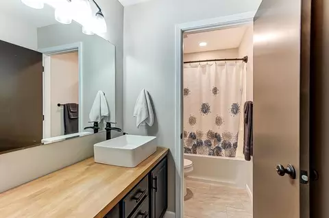 Bath - 3519 Hanson Ct, Springfield, OH 45504 photo 5 of 5