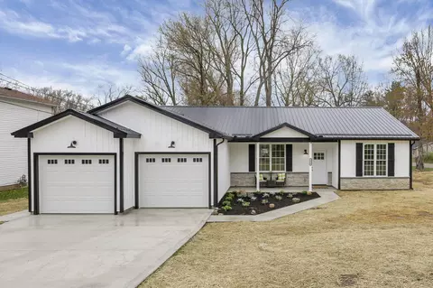 5374 Cypress Dr NE, Thornville, OH 43076