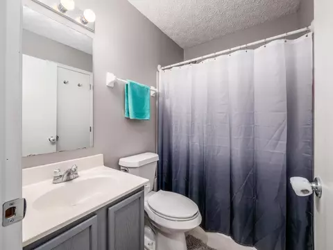 Bath - 9138 Drum Pl, Orient, OH 43146 photo 2 of 2