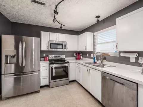 Kitchen - 9138 Drum Pl, Orient, OH 43146 photo 3 of 3