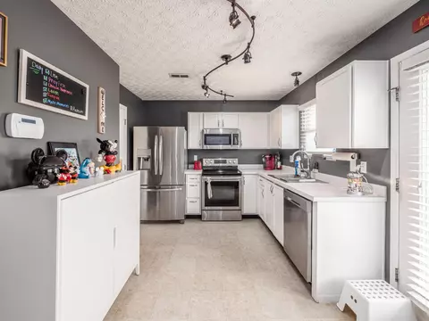 Kitchen - 9138 Drum Pl, Orient, OH 43146 photo 1 of 3