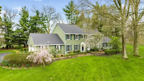 378 Potters Ln, Granville, OH 43023