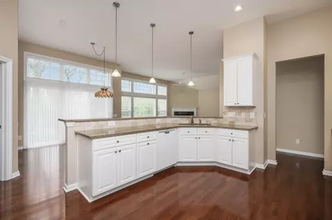 Kitchen - 5860 Dunheath Loop, Dublin, OH 43016 photo 2 of 9