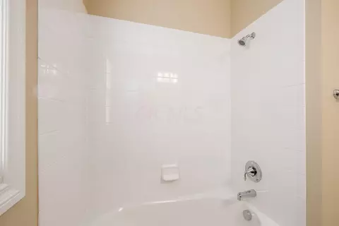 Bath - 5860 Dunheath Loop, Dublin, OH 43016 photo 5 of 7