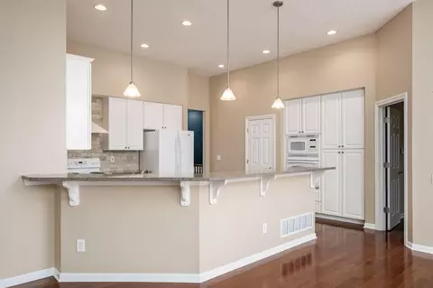 Kitchen - 5860 Dunheath Loop, Dublin, OH 43016 photo 8 of 9