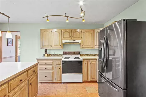 Kitchen - 7400 Grayson Dr, Springfield, OH 45502 photo 3 of 4