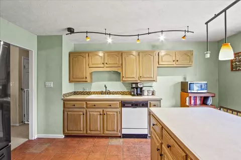 Kitchen - 7400 Grayson Dr, Springfield, OH 45502 photo 2 of 4