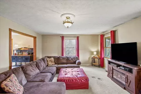 Living - 7400 Grayson Dr, Springfield, OH 45502 photo 1 of 3