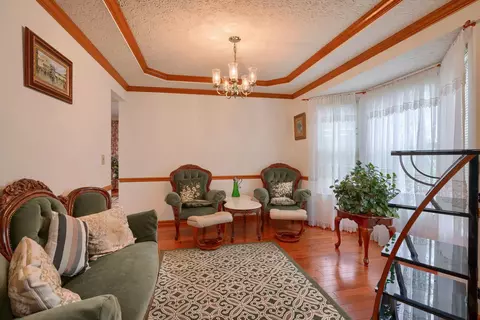 Living - 4094 Pathfield Dr, Columbus, OH 43230 photo 2 of 6