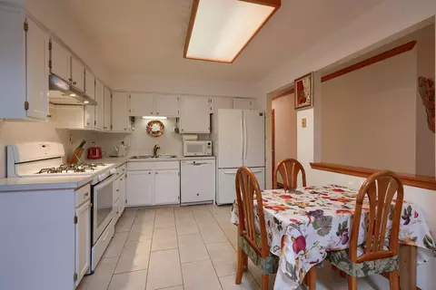 Kitchen - 4094 Pathfield Dr, Columbus, OH 43230 photo 3 of 3