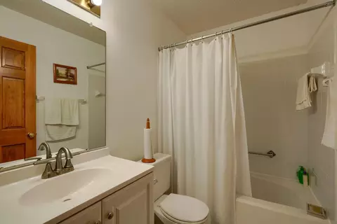 Bath - 4094 Pathfield Dr, Columbus, OH 43230 photo 3 of 3