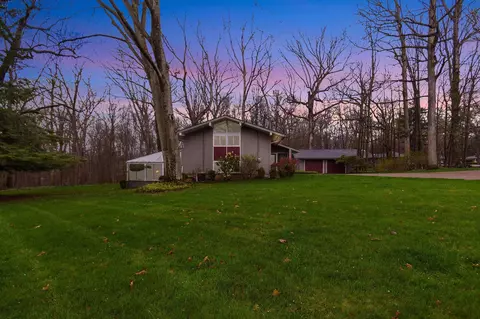 212 Kokosing Dr, Gambier, OH 43022