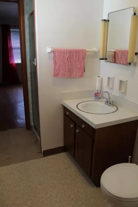 Bath - 126 Blacks Rd, Pataskala, OH 43062 photo 1 of 5