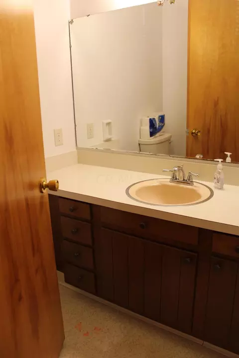 Bath - 126 Blacks Rd, Pataskala, OH 43062 photo 5 of 5