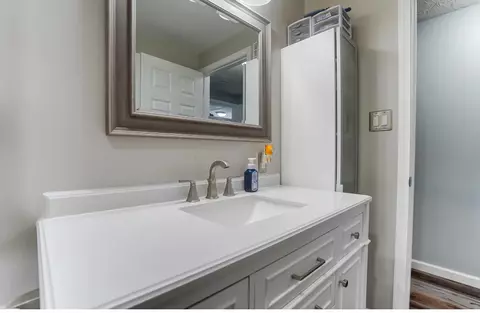 Bath - 659 Dovalon Pl, Galloway, OH 43119 photo 3 of 4