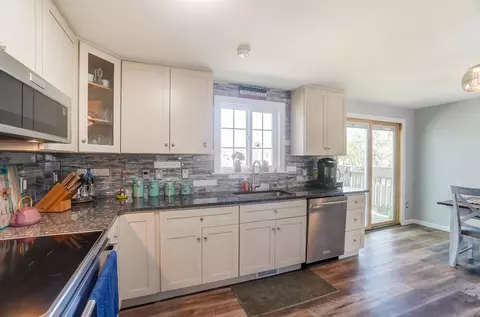 Kitchen - 659 Dovalon Pl, Galloway, OH 43119 photo 3 of 4