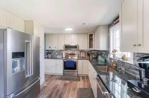 Kitchen - 659 Dovalon Pl, Galloway, OH 43119 photo 1 of 4