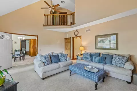 Living - 1423 Eagle Links Dr, Marion, OH 43302 photo 2 of 5