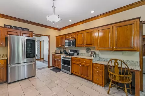 Kitchen - 1423 Eagle Links Dr, Marion, OH 43302 photo 2 of 4