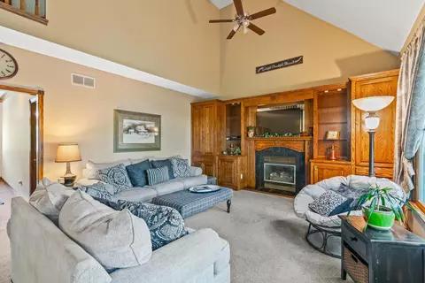 Living - 1423 Eagle Links Dr, Marion, OH 43302 photo 1 of 5