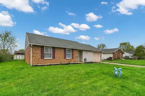 Exterior - 1815 Chippewa Dr, Circleville, OH 43113 photo 3 of 4