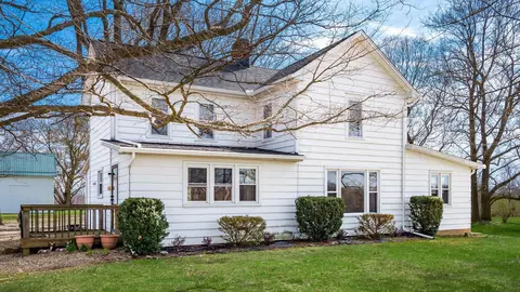 8302 Buckeye Valley Rd NE, Somerset, OH 43783