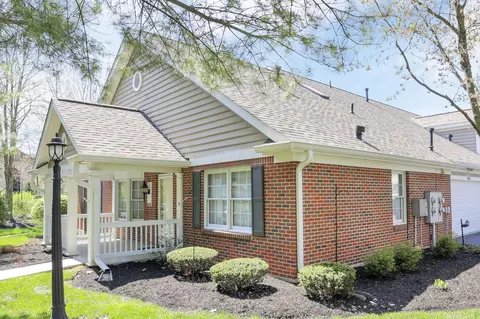 8374 Orchard Knoll Ln, Columbus, OH 43235