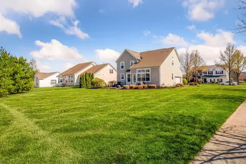 Exterior - 7198 Springview Ln, Dublin, OH 43016 photo 6 of 7