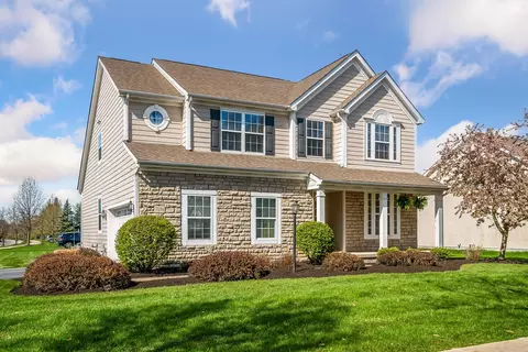 Exterior - 7198 Springview Ln, Dublin, OH 43016 photo 2 of 7