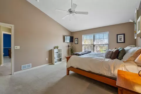 Bedroom - 7198 Springview Ln, Dublin, OH 43016 photo 3 of 6