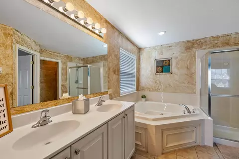 Bath - 7198 Springview Ln, Dublin, OH 43016 photo 2 of 5