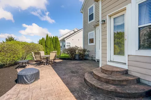 Exterior - 7198 Springview Ln, Dublin, OH 43016 photo 7 of 7
