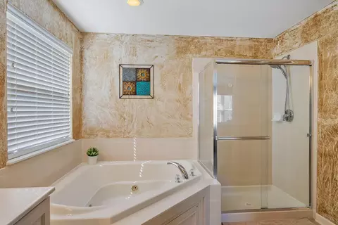 Bath - 7198 Springview Ln, Dublin, OH 43016 photo 3 of 5