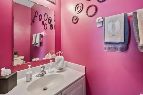Bath - 7198 Springview Ln, Dublin, OH 43016 photo 1 of 5